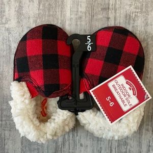 NWT toddler 5/6 slippers